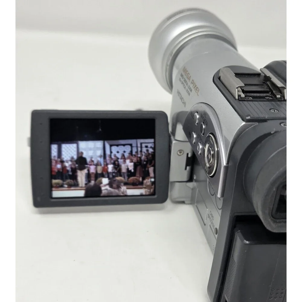 Hitachi DZ-BX35A DVD Camcorder Tested Working Bundle Remote Lenses Charger‎